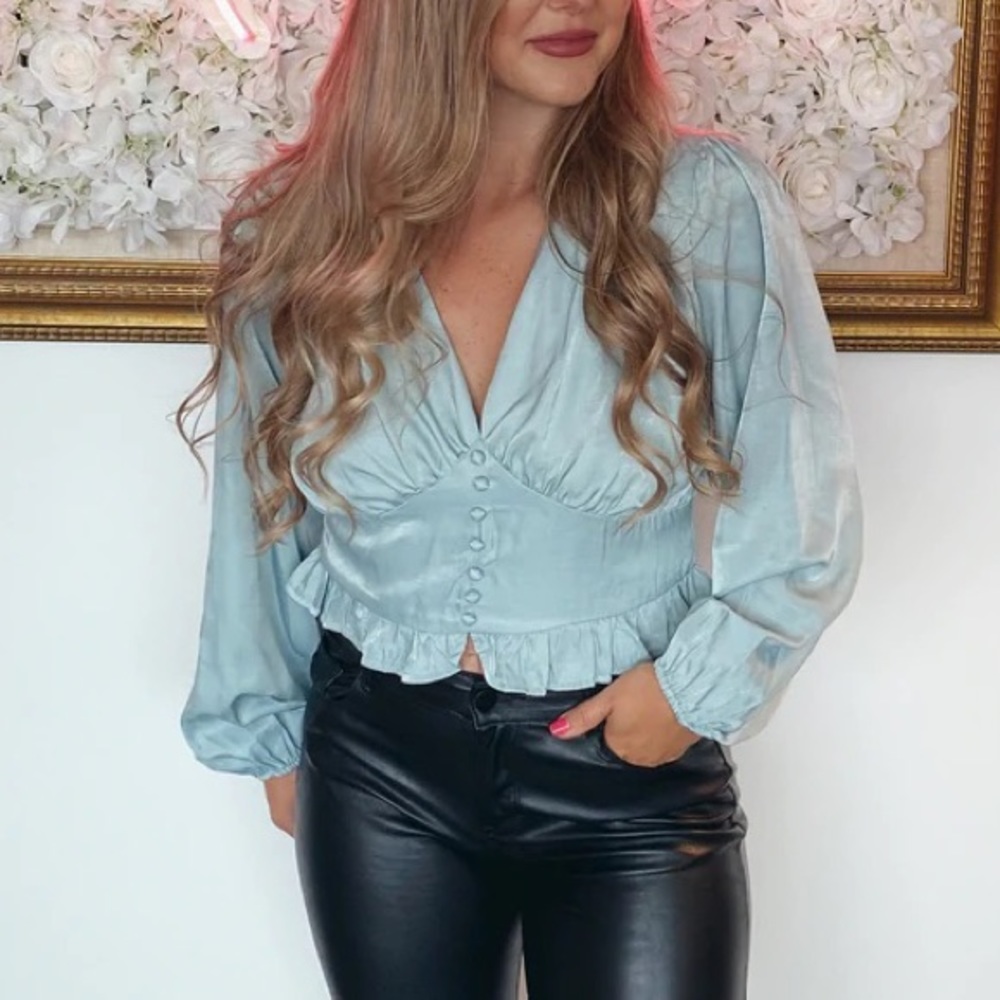Balloon sleeve crop